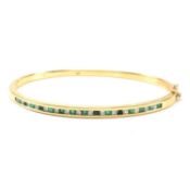 18CT GOLD EMERALD & DIAMOND HINGED BANGLE