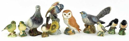 COLLECTION OF BESWICK PORCELAIN FIGURINES OF BIRDS & FIGURINES