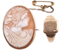 GOLD SIGNET RING WITH CAMEO BROOCH