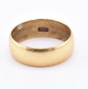 18CT GOLD BAND RING
