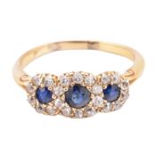 18CT GOLD SAPPHIRE & DIAMOND TRIPLE DAISY CLUSTER RING