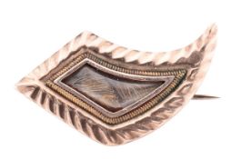 19TH CENTURY GOLD LOCKET MOURNING BROOCH