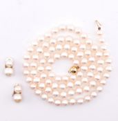 CULTURED PEARL EARRINGS & NECKLACE
