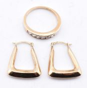 HALLMARKED 9CT GOLD & CZ RING & 9CT GOLD HOOP EARRINGS