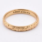HALLMARKED 18CT GOLD FLORAL BAND RING