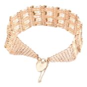 HALLMARKED 9CT GOLD GATE LINK BRACELET WITH HEART PADLOCK CLASP