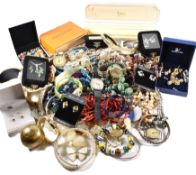 LARGE COLLECTION OF VINTAGE & MODERN COSTUME JEWELLERY