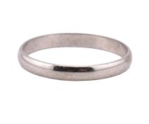 HALLMARKED 9CT WHITE GOLD BAND RING