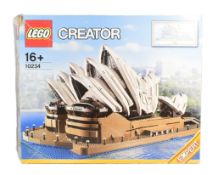 LEGO - CREATOR - 10234 - SYDNEY OPRAH HOUSE