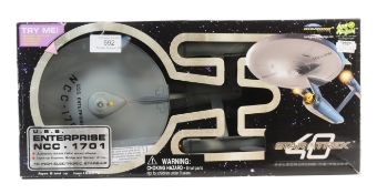 STAR TREK - DIAMOND SELECT USS ENTERPRISE ELECTRONIC STAR SHIP