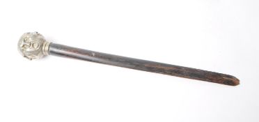 EARLY 20TH CENTURY JAPANESE WOODEN PAGE TURNER WITH FOUR FACED KNOB