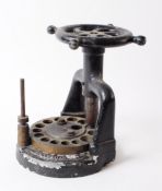 PINFOLDS - EARLY 20TH CENTURY RING STRETCHER