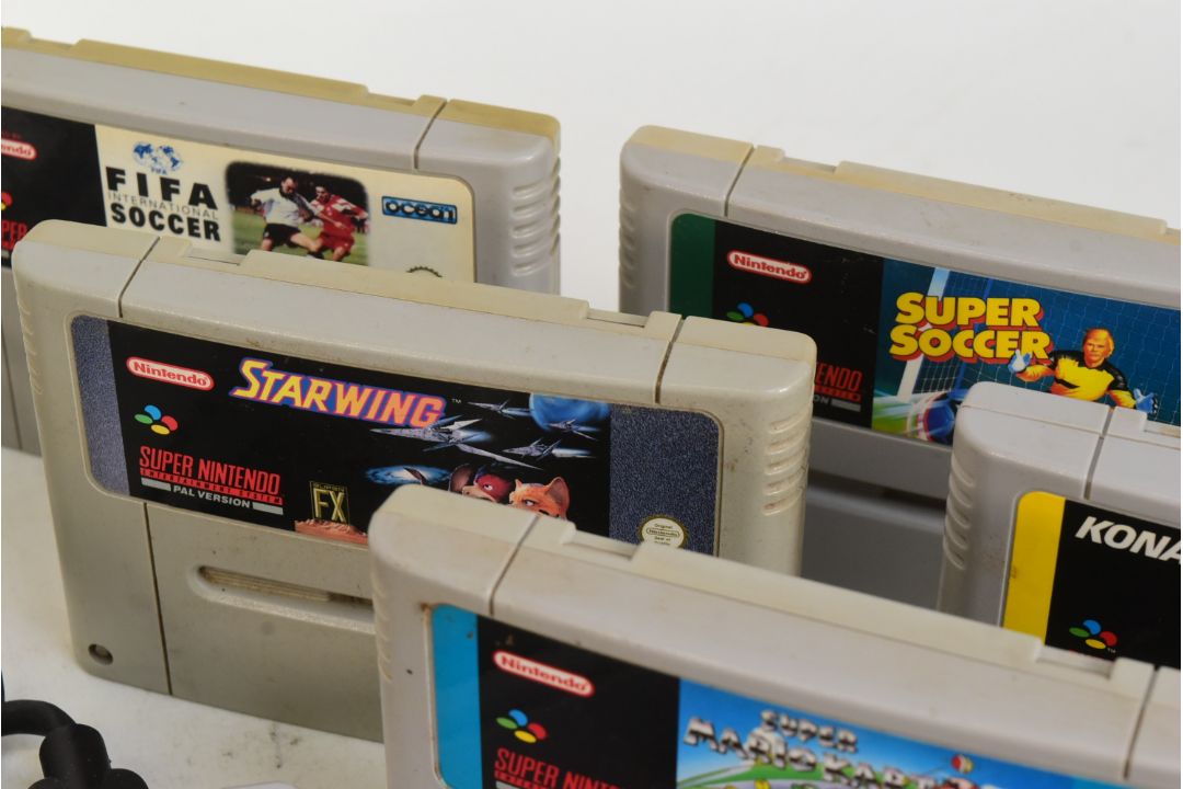RETRO GAMING - VINTAGE SUPER NINTENDO BUNDLE - Image 9 of 13