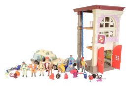GHOSTBUSTERS - VINTAGE GHOSTBUSTERS FIRE HOUSE & FIGURES