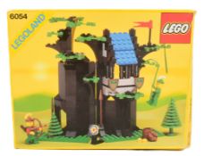 LEGO - VINTAGE LEGOLAND 6054 FORESTMEN'S HIDEOUT