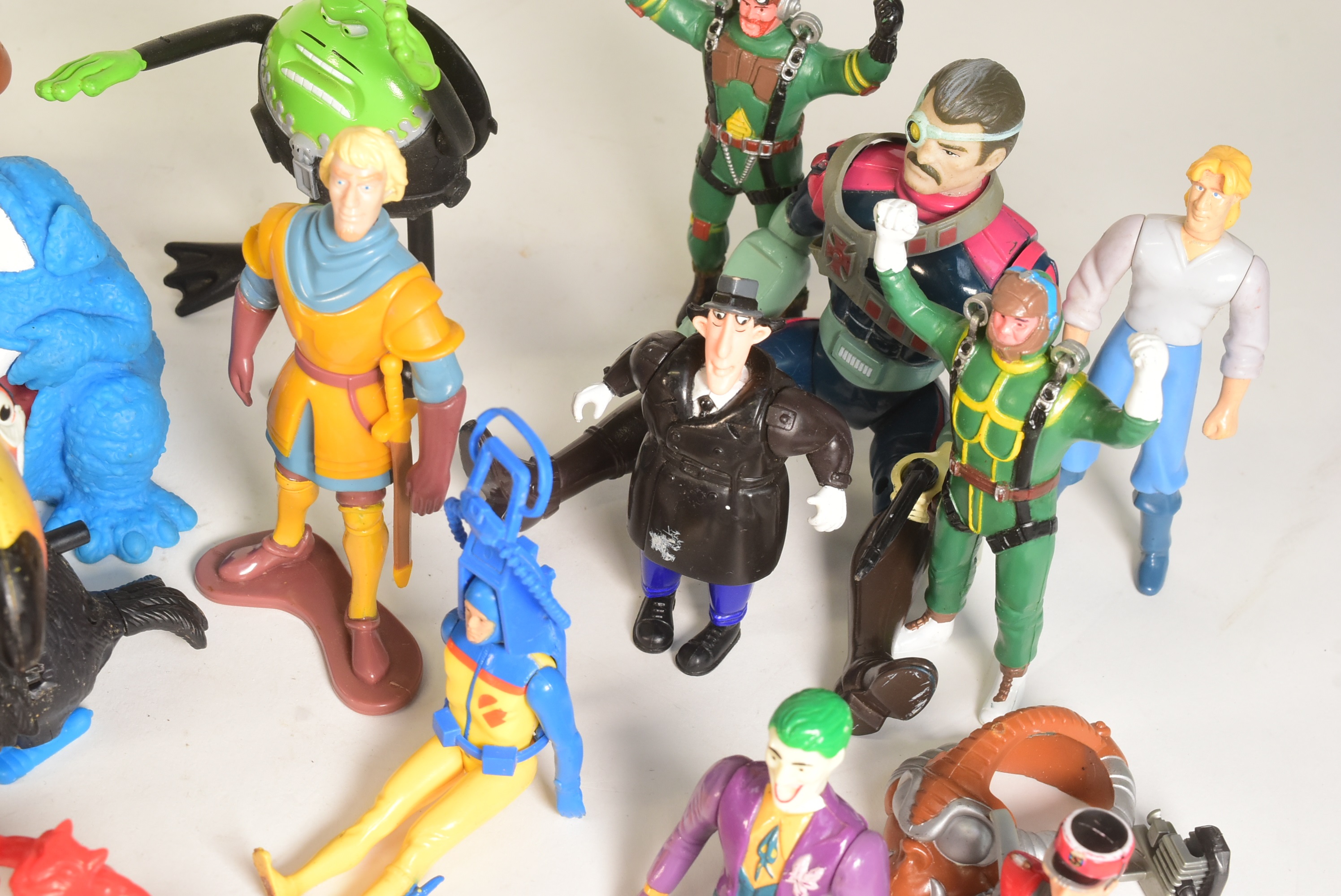 RETRO TOYS - COLLECTION OF VINTAGE PLAYSET ACTION FIGURES - Image 2 of 8