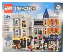 LEGO - CREATOR EXPERT - 10255 - ASSEMBLY SQUARE