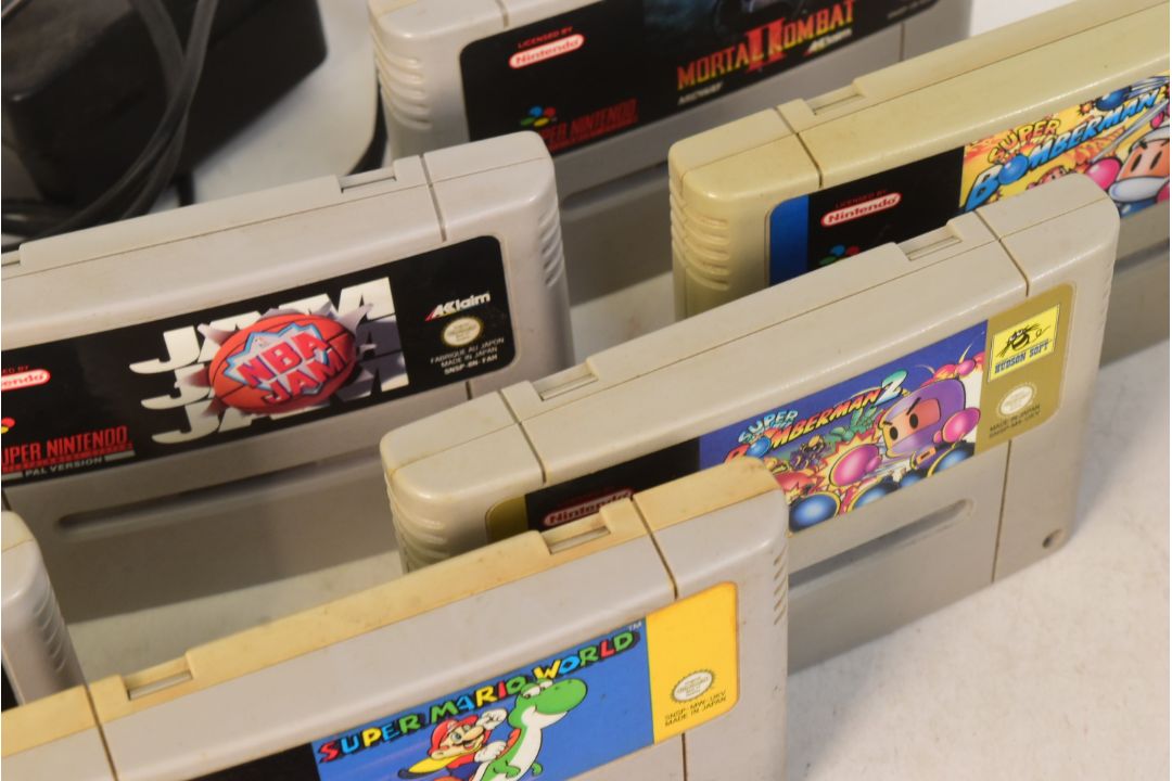 RETRO GAMING - VINTAGE SUPER NINTENDO BUNDLE - Image 4 of 13