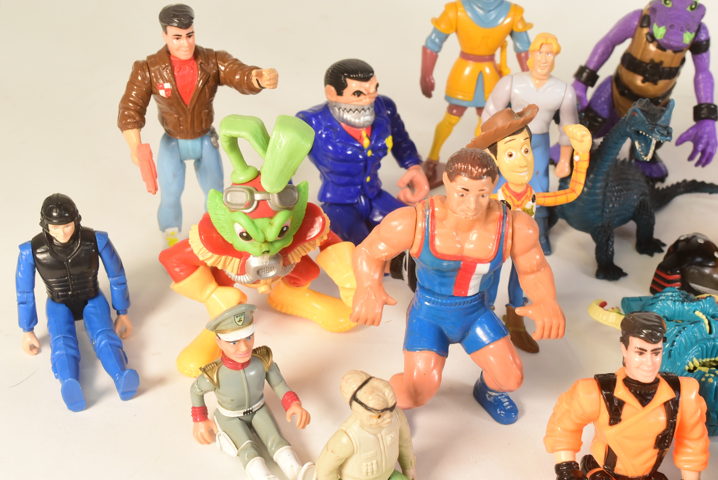 RETRO TOYS - COLLECTION OF VINTAGE PLAYSET ACTION FIGURES - Image 4 of 8