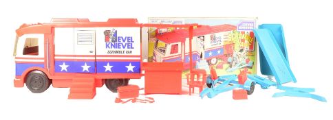 RETRO TOYS - EVEL KNIEVEL SCRAMBLE VAN PLAYSET