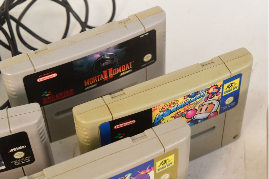 RETRO GAMING - VINTAGE SUPER NINTENDO BUNDLE - Image 5 of 13