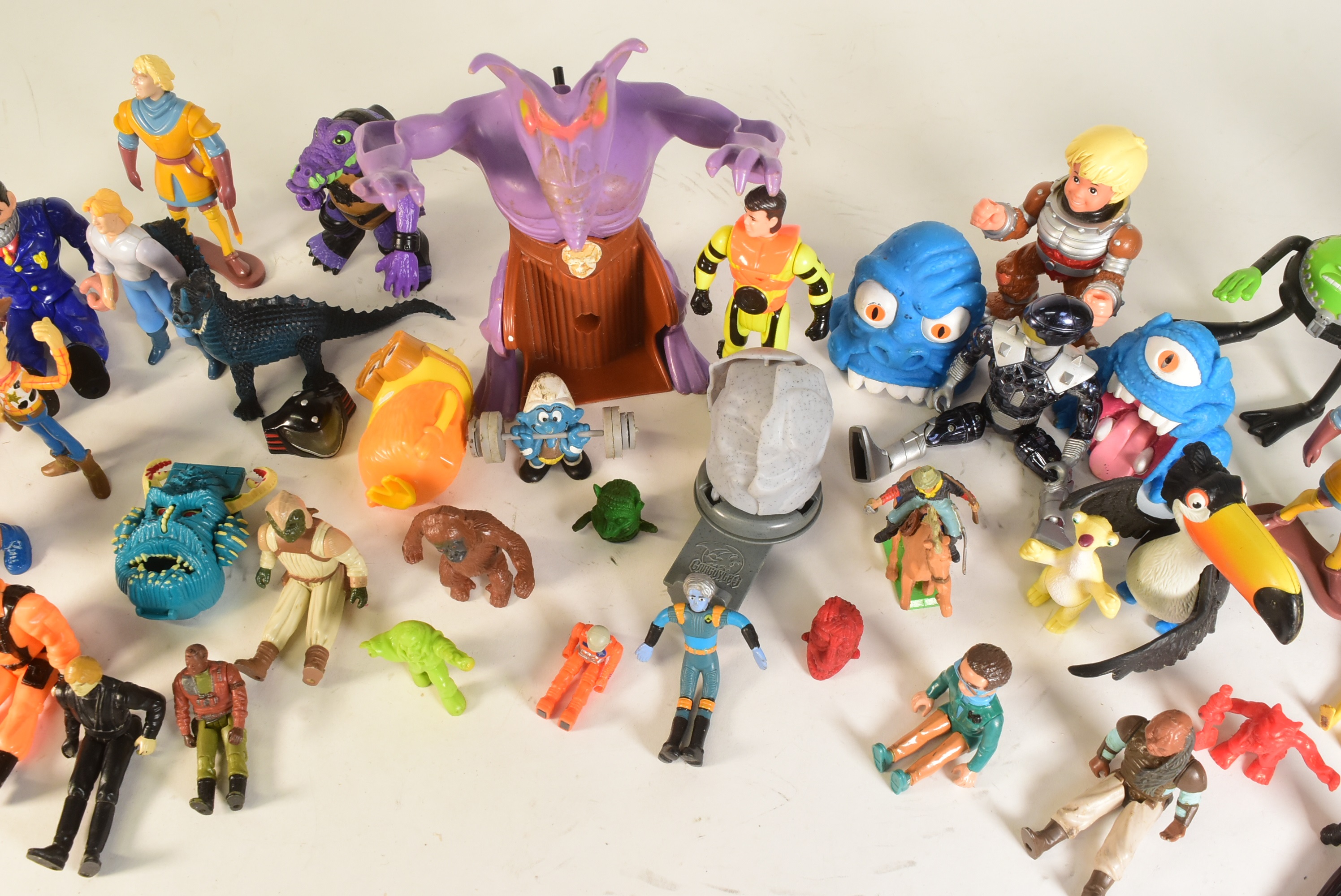 RETRO TOYS - COLLECTION OF VINTAGE PLAYSET ACTION FIGURES - Image 8 of 8