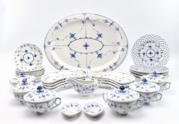 ROYAL COPENHAGEN - 20TH CENTURY PART DINNER SERVICE IN ONION PATTERN