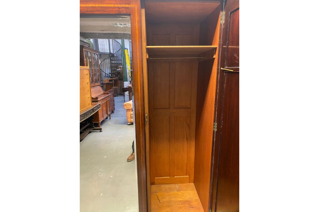 EDWARDIAN MAHOGANY & BOXWOOD INLAID TRIPLE COMPACTUM WARDROBE - Image 5 of 6