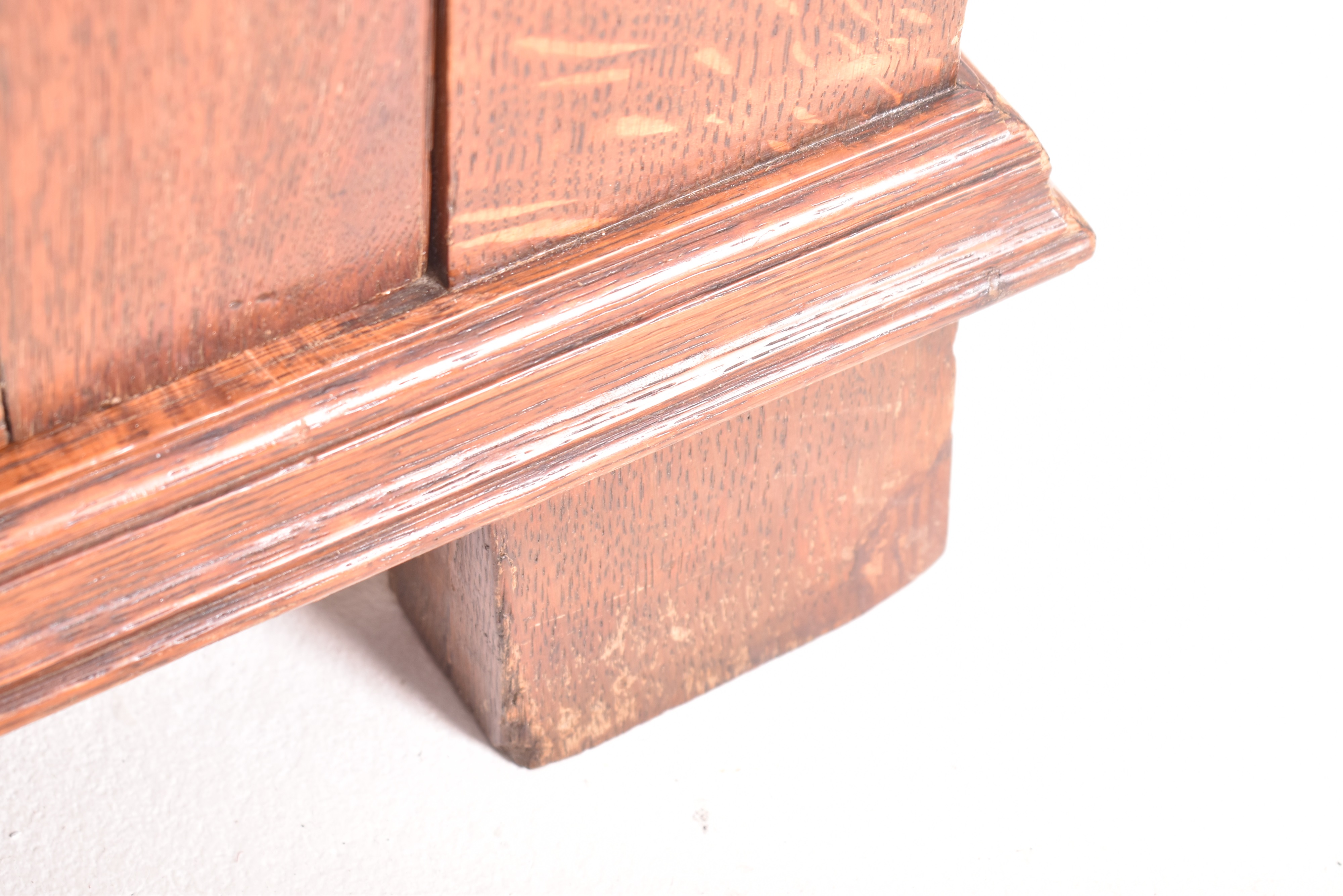 ATTRIBUTED TO SHAPLAND & PETTER - ARTS & CRAFTS OAK WARDROBE - Image 6 of 7
