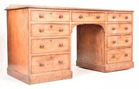 19TH CENTURY VICTORIAN MAHOGANY KNEEHOLE WRITING TABLE DESK