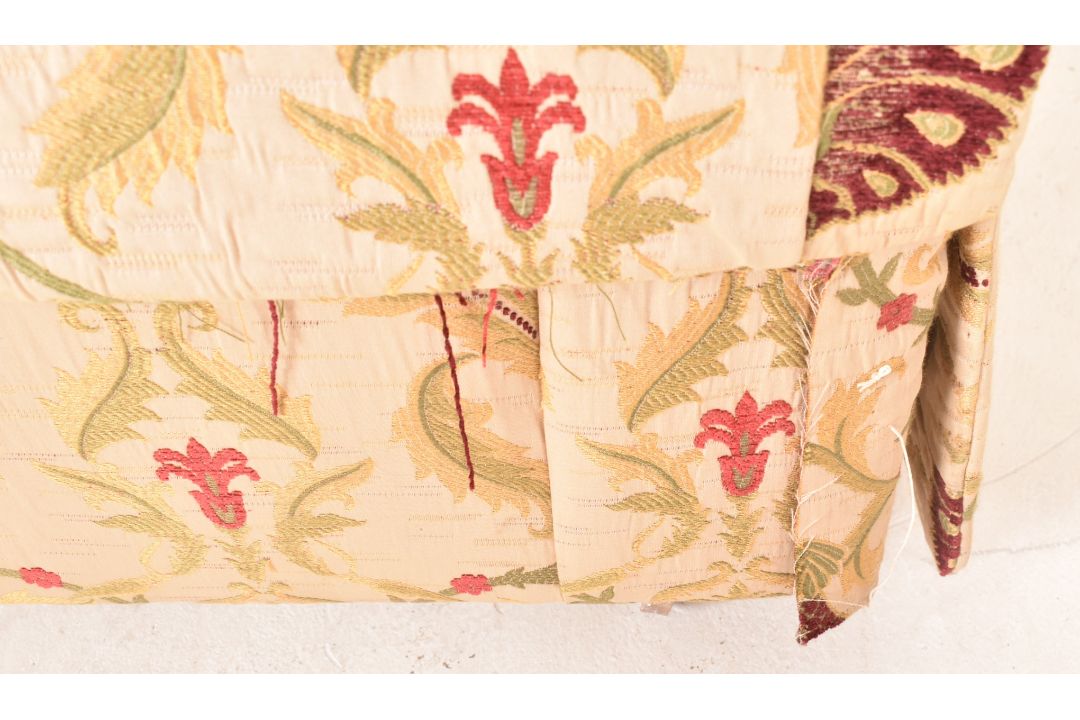 KNOLL 20TH CENTURY NEEDLEPOINT DROP SIDE SOFA SETTEE - Image 7 of 8