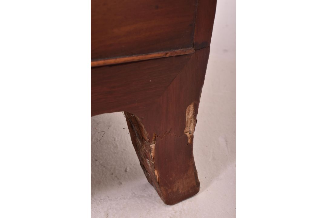 GEORGE III 19TH CENTURY MAHOGANY BOW FRONT CHEST OF DRAWERS - Image 6 of 7