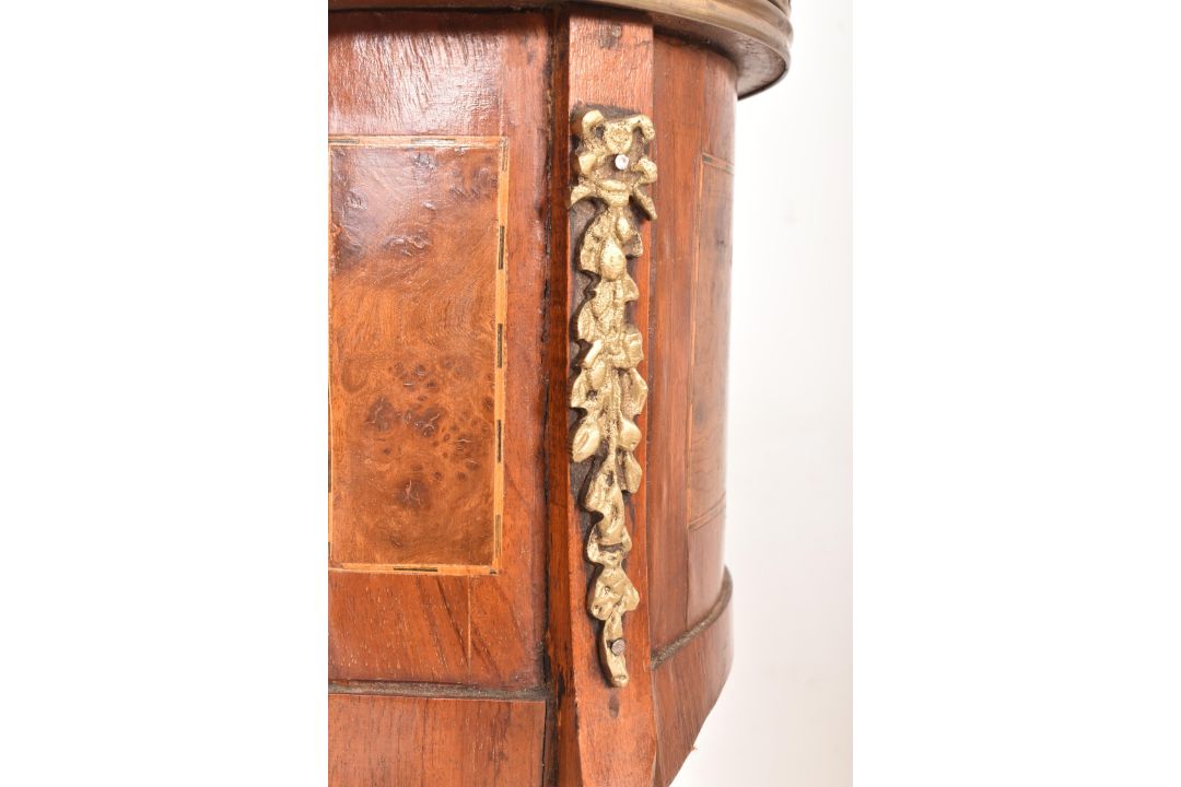 PAIR OF FRENCH LOUIS XVI STYLE BURR WALNUT KIDNEY BEDSIDES - Image 4 of 6