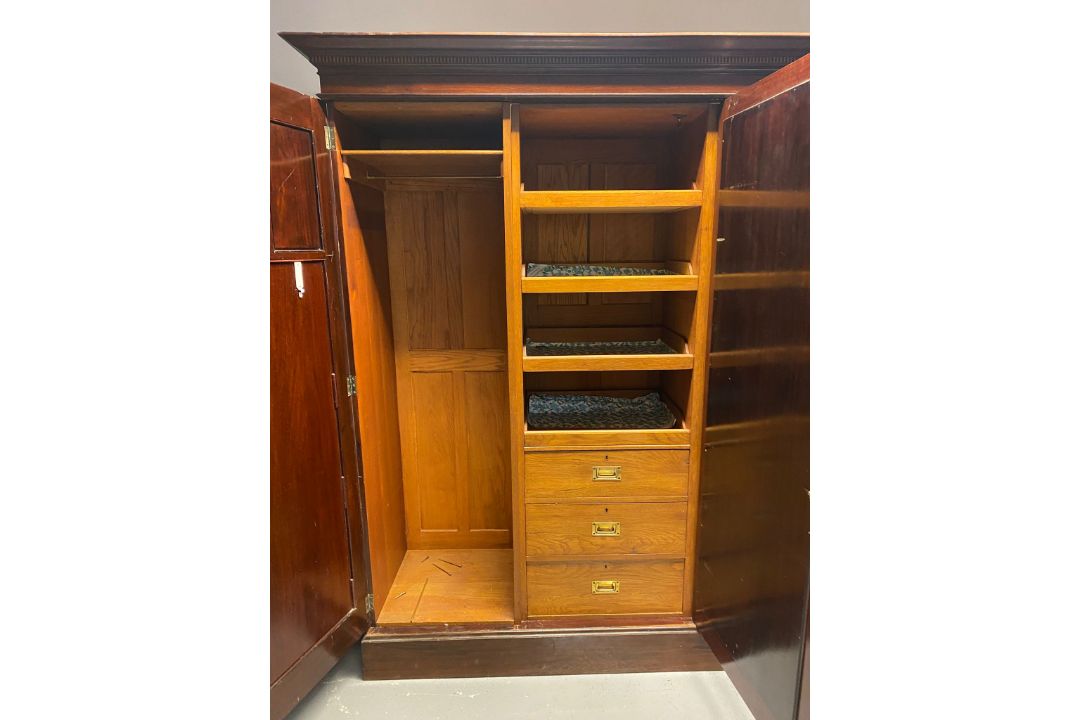 EDWARDIAN MAHOGANY & BOXWOOD INLAID TRIPLE COMPACTUM WARDROBE - Image 4 of 6