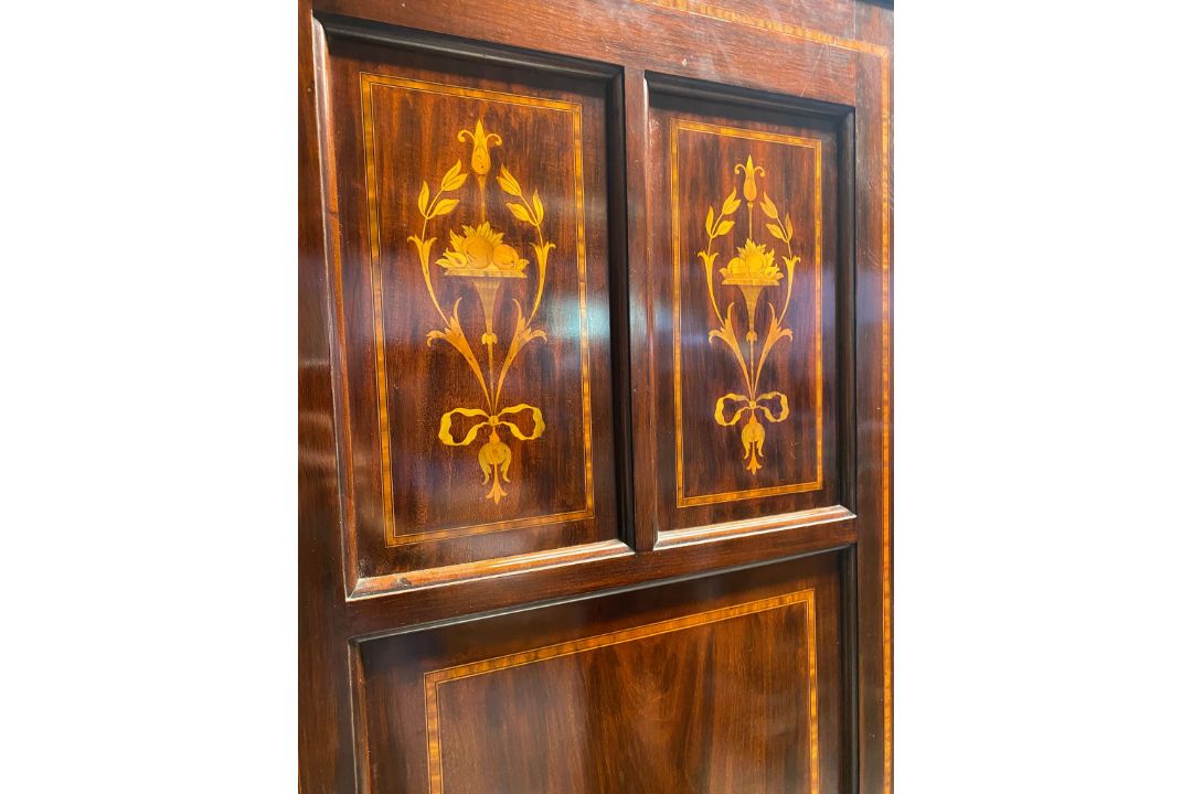 EDWARDIAN MAHOGANY & BOXWOOD INLAID TRIPLE COMPACTUM WARDROBE - Image 3 of 6