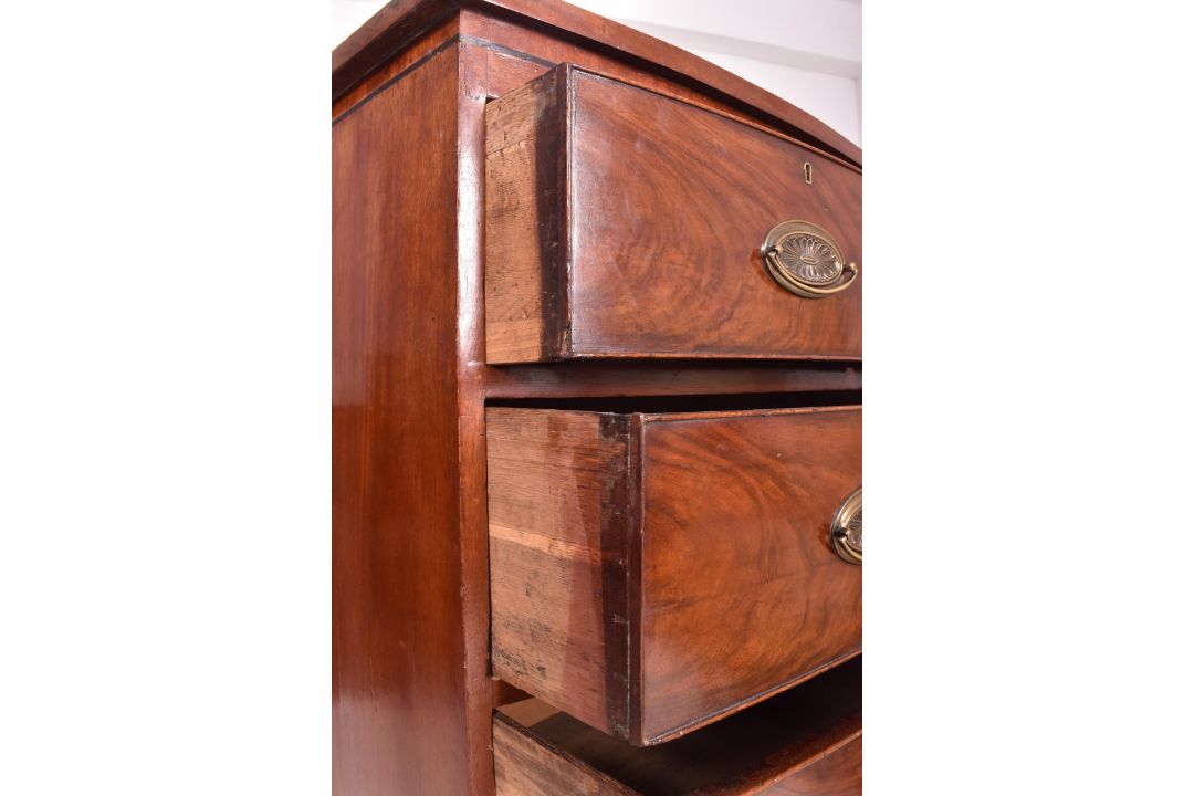 GEORGE III 19TH CENTURY MAHOGANY BOW FRONT CHEST OF DRAWERS - Image 4 of 7