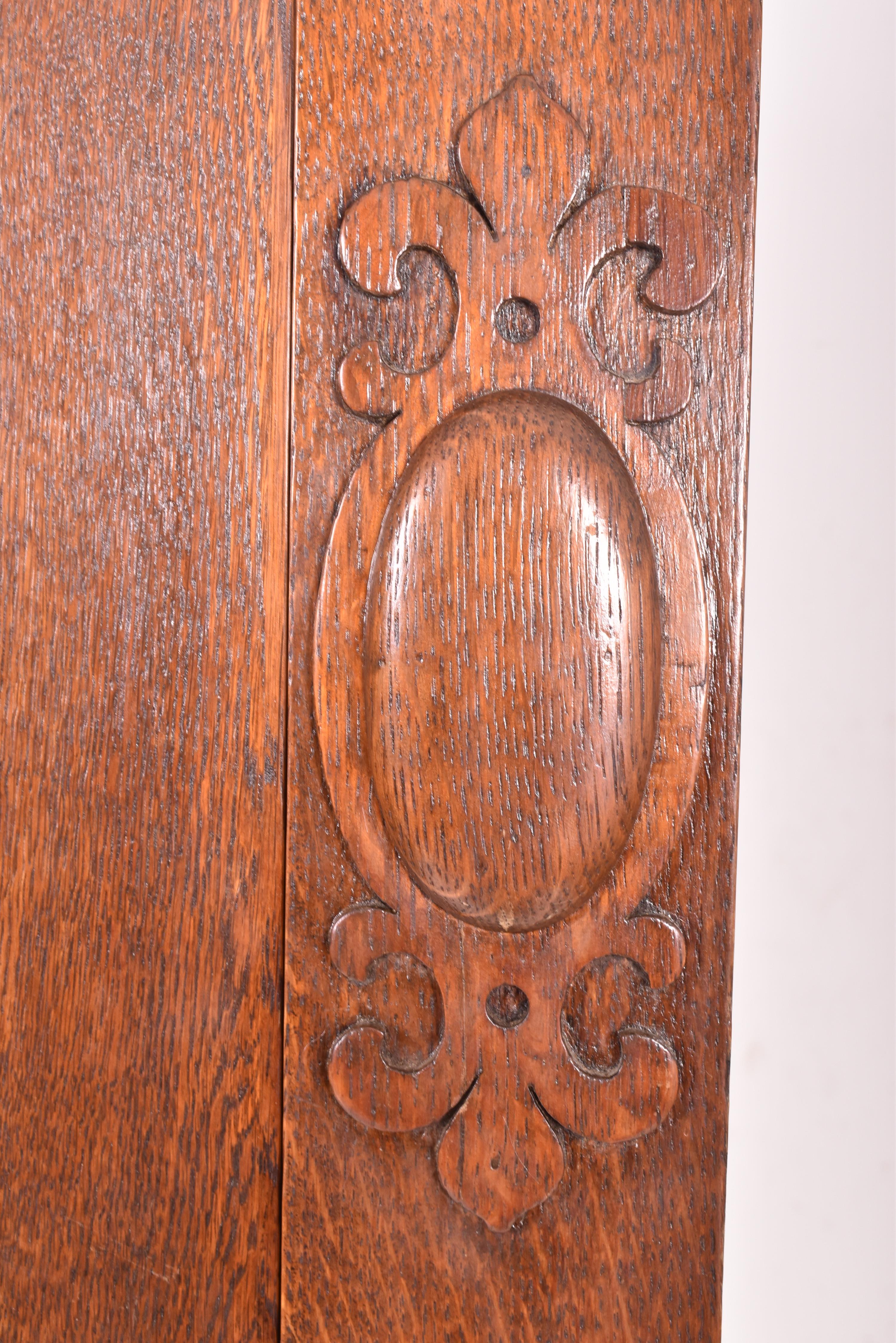 ATTRIBUTED TO SHAPLAND & PETTER - ARTS & CRAFTS OAK WARDROBE - Image 4 of 7