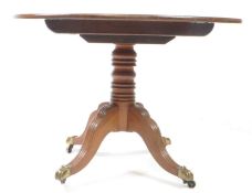 A HIGH REGENCY 19TH CENTURY MAHOGANY TILT TOP BREAKFAST / LOO TABLE