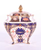 ROYAL CROWN DERBY - EARLY 20TH CENTURY IMARI PATTERN 1128 LIDDED POT