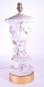 20TH CENTURY BISQUE PORCELAIN CLASSICAL CHERUB TABLE LAMP