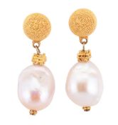 18CT GOLD & BAROQUE SOUTH SEA PEARL PENDANT EARRINGS