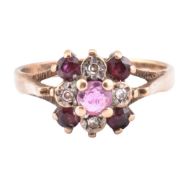HALLMARKED 9CT GOLD & GEM SET CLUSTER RING