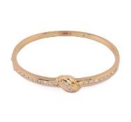 18CT GOLD & DIAMOND HINGED BANGLE