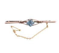 9CT GOLD & BLUE PASTE BAR BROOCH PIN