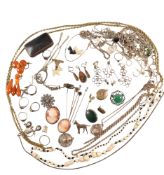 COLLECTION OF ANTIQUE & VINTAGE JEWELLERY