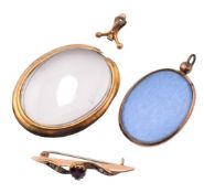 HALLMARKED 9CT GOLD BROOCH PIN & ROLLED GOLD LOCKETS AF