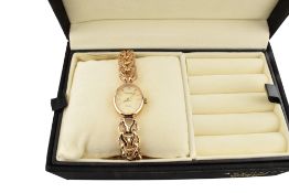 9CT GOLD ACCURIST WRISTWATCH