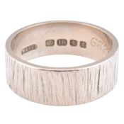 HALLMARKED 18CT WHITE GOLD MODERNIST BAND RING