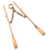 PAIR OF GOLD & ENAMEL ROWING BOAT OARS PENDANT