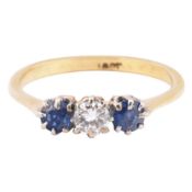 18CT GOLD SAPPHIRE & DIAMOND RING